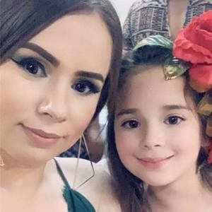 Meet your Posher, Dania